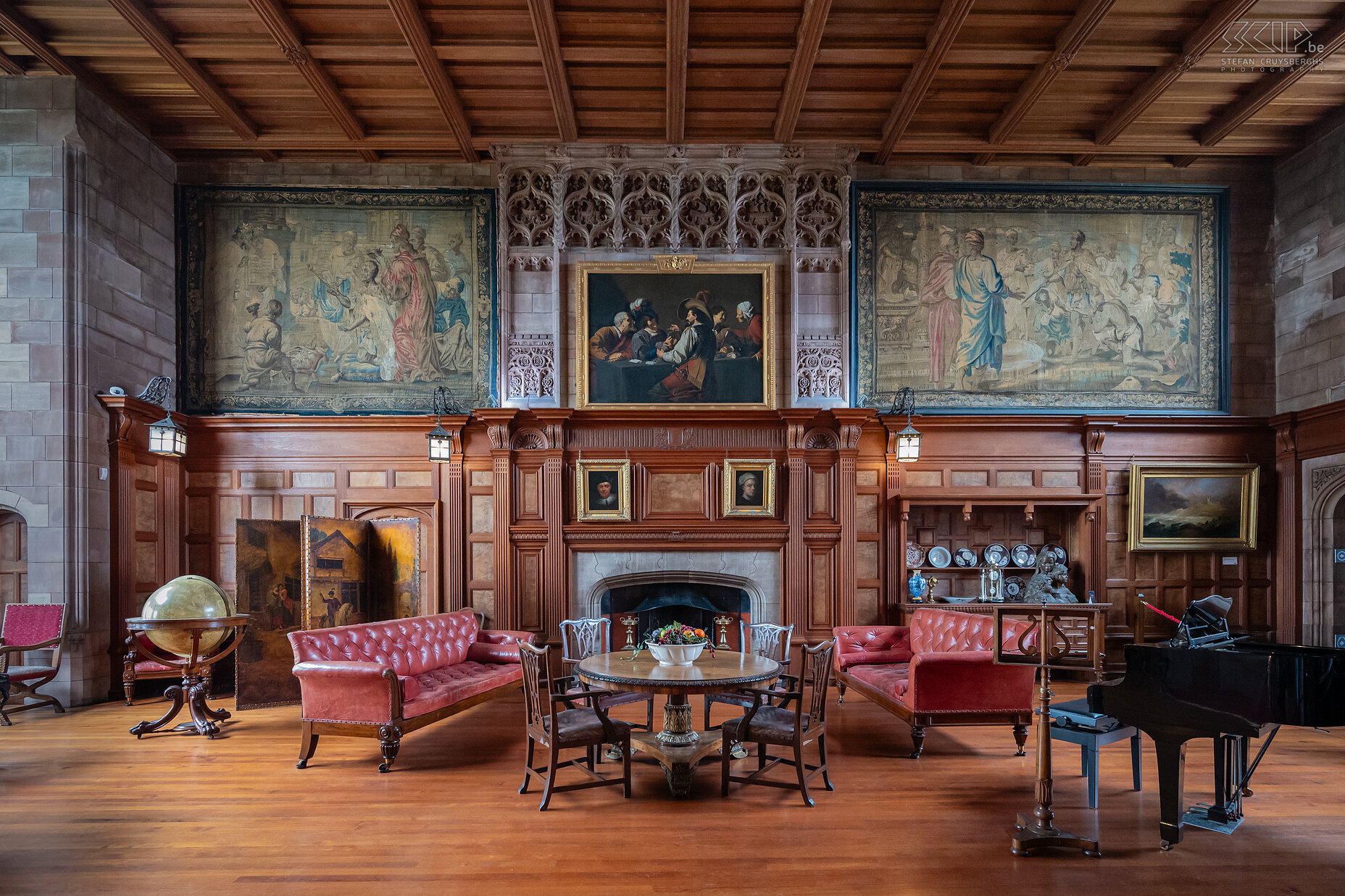 Bamburgh Castle Bamburgh Castle is an impressive twelfth-century castle located on the seafront in Bamburgh near Seahouses on the English coast. The castle was expanded and restored in the eighteenth and nineteenth centuries. Stefan Cruysberghs